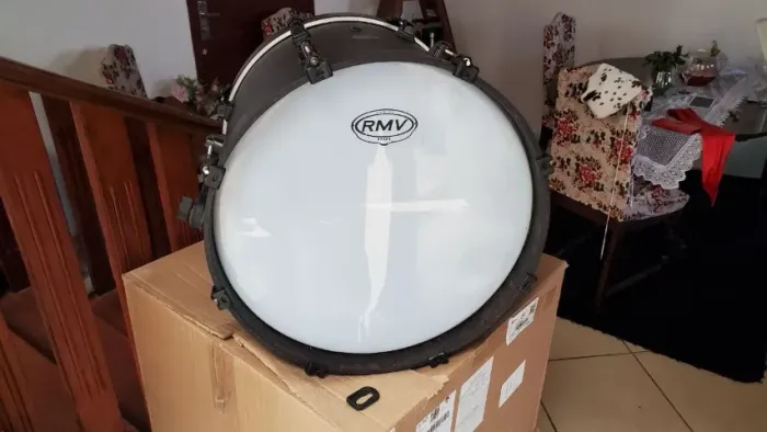 Bumbo Rmv Preto 18"