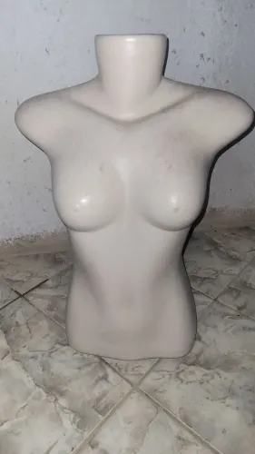 Manequim feminino meio corpo