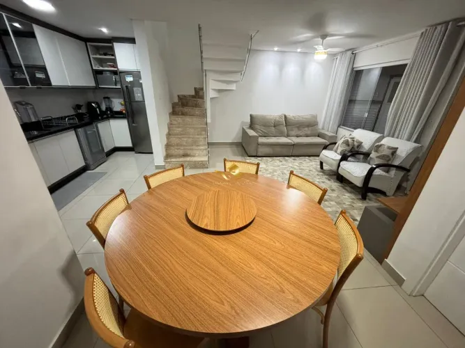 EXCELENTE SOBRADO FRENTE PRA RUA, NO BAIRRO NOVO MUNDO, COM 109M², 3 QUARTOS, 1 SUÍTE COM