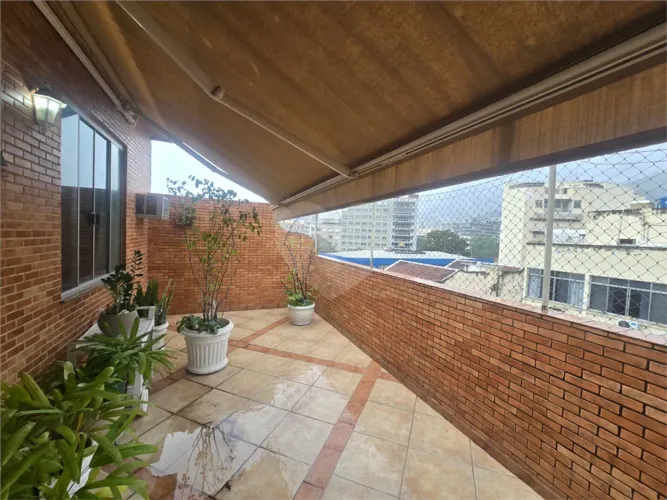 Cobertura à venda com 3 quartos, sendo 1 suíte, no condomínio Pinto Guedes, Rio de Janeiro