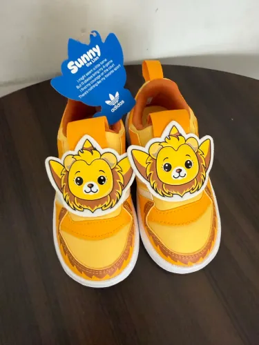 Tênis infantis Adidas tamanho 24 EUR NOVOS
