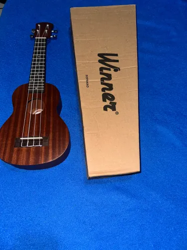 Ukulele novo, nunca usado em ótimas condições 