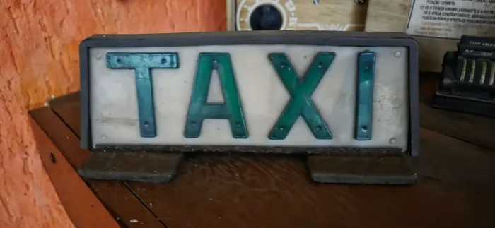 Placa Antiga de Táxi Amelco Original - Decoração Retrô Vintage