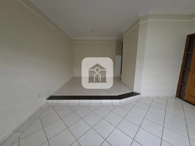 Casa para locação no bairro Santa Luzia