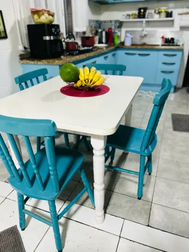 Mesa com 4 cadeiras