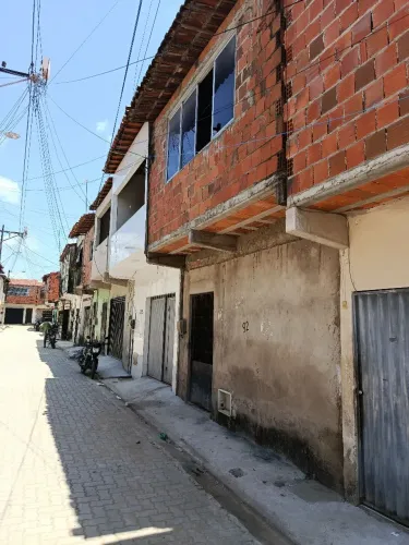 Vendo um casa de em Sima e baixo Quintino Cunha