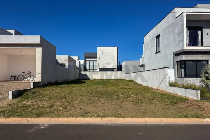 Lote á venda no condomínio Monterrey com 262,50 metros e projeto aprovado