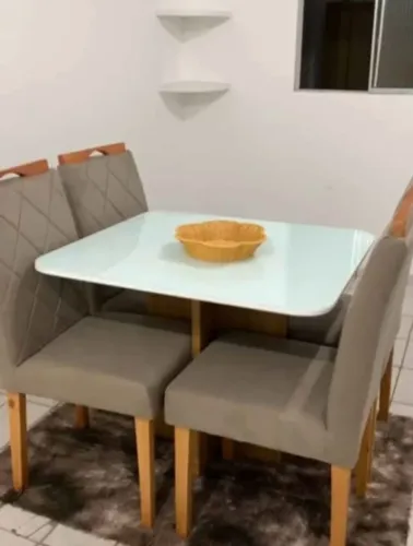 Conjunto de mesa 4 lugares cadeiras em madeira 