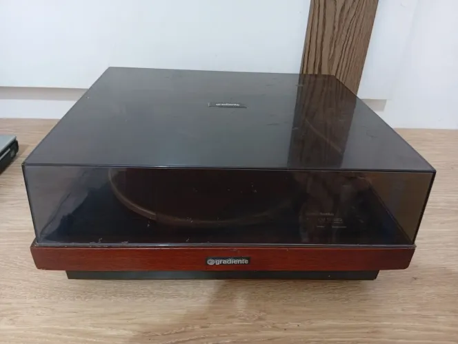 Toca discos GRADIENTE GARRARD S-95.