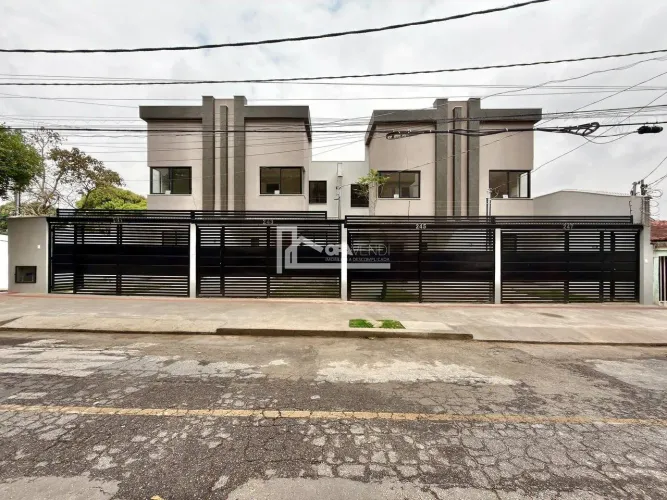 Casa de Esquina à Venda no bairro Itapoã, 3 Quartos, 1 Suíte, 2 Vagas e Quintal.