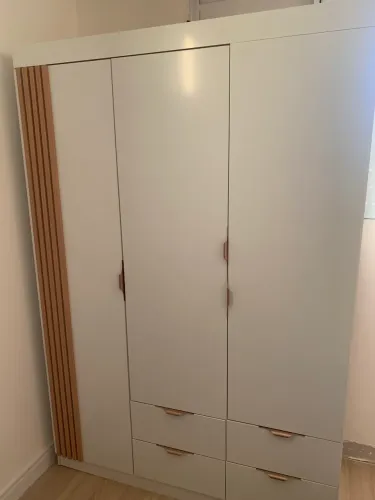 Guarda roupa semi novo