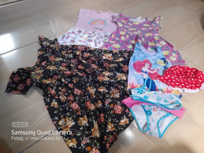 VENDE-SE LOTE DE VESTIDOS PARA MENINA ENTRE 1 E 2 ANOS