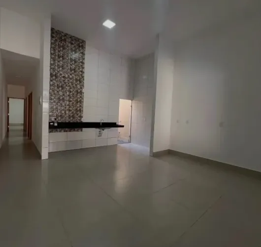 Casa com dois quartos bonita e bem conservada