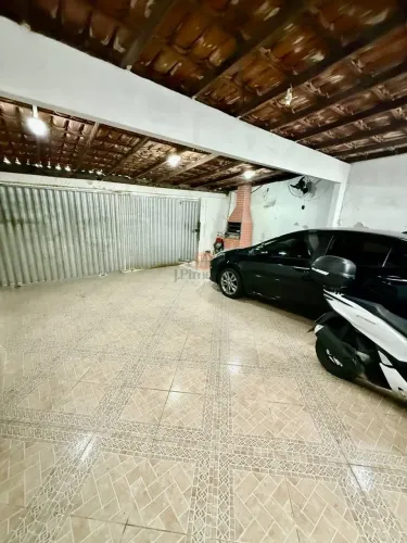 Predio a venda com 3 Apartamentos em Maria Ortiz