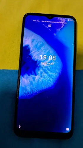 Moto g8 apenas marca de uso
