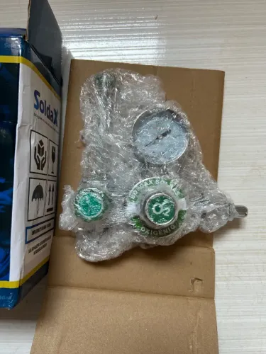 Válvula reguladora para cilindro com fluxometro