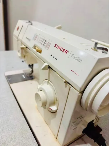 Máquina de Costura Singer Facilita