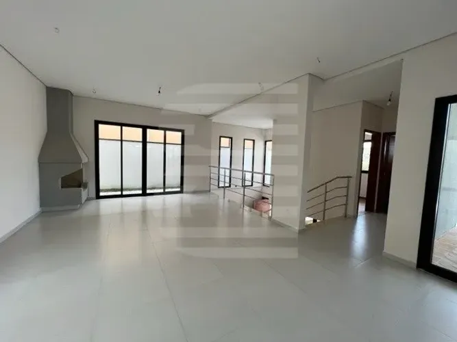 Casa a venda no Condomínio Santa Isabel com 3 suítes e piscina