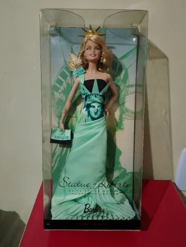 Barbie Collector Dolls of the World Landmark Collection Estátua da Liberdade.