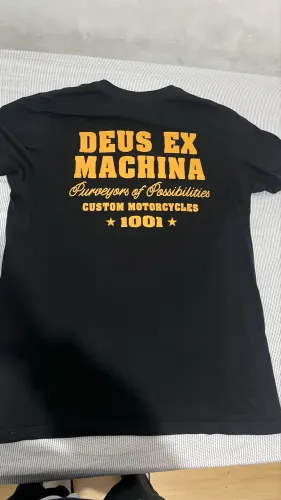camiseta deus ex machina M