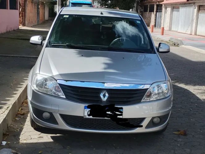 Renault Logan Expression Hi-flex 1.6 16V 4P AUT 2013