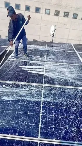 Limpeza de placas solares