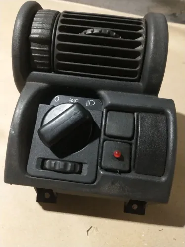 Difusor ar esquerdo Corsa 97