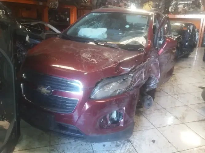 Sucata Tracker 2015 para retirada de peças