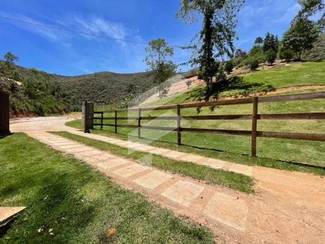 Sítio em Castelinho próximo de Pedra Azul à venda.