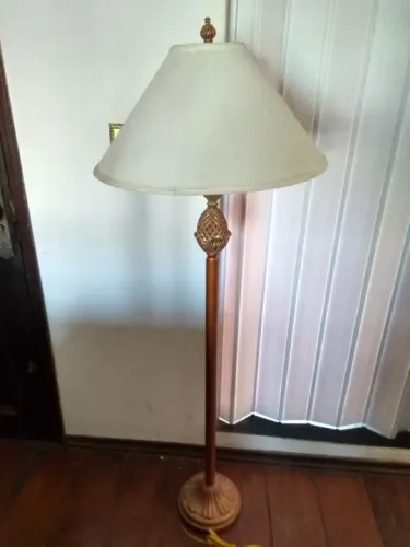Abajur de coluna estilo colonial- importado, lindíssimo