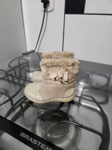 Bota infantil feminina N° 19 (Troco por carregador Samsung 25W / Aceito cartão)