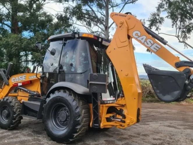 Retroescavadeira Case 580n 2015