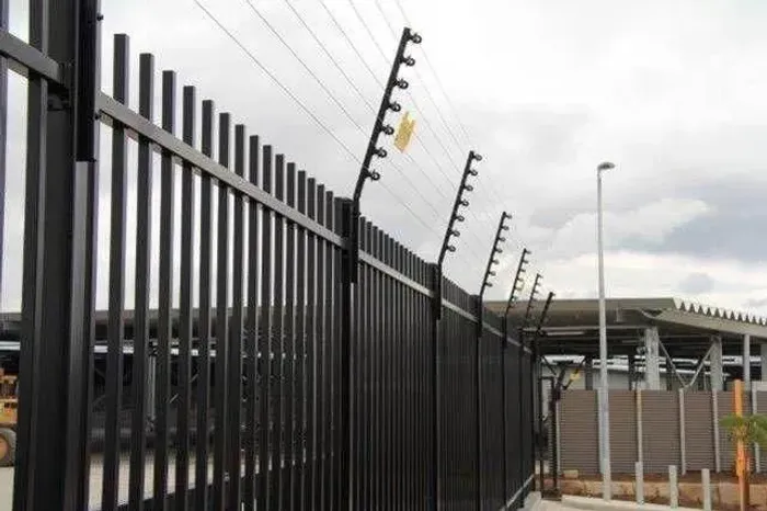 Manutenção e Instalação Cerca elétrica e Concertina 