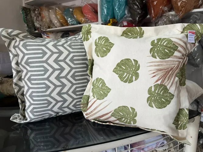 almofadas decorativas - geométrico e tropical