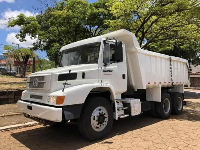 Vendo Caminhão Muito Inteiro MB 2638, Traçado 6x4, ano 2000, Caçamba