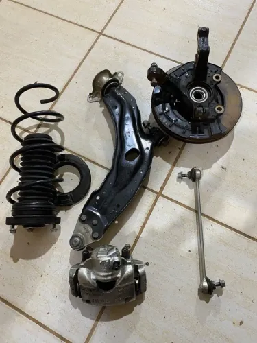 Kit Suspensão dianteira esquerda Strada Volcano 1.3 ano 2024