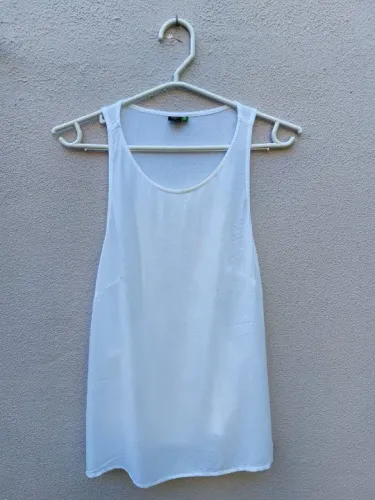 Camiseta Decotada Branca da Farm - Tamanho P