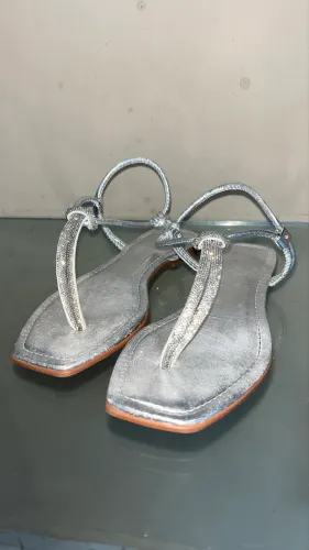 Rasteirinha prata com brilho 