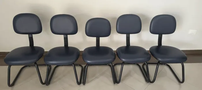 Conjunto de 5 Cadeiras em Couro azul