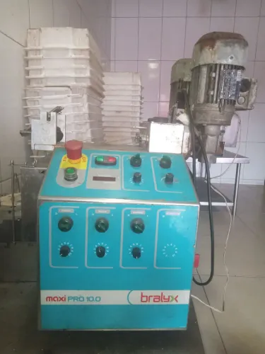 2 Máquinas de Salgados Bralyx por apenas 30 mil