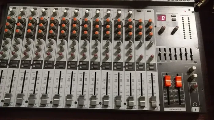 mesa console Soundcraft SX1602FX USB 16 canais