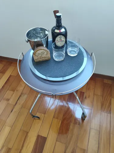 Mesa Bar Redonda com Rodinhas vintage.