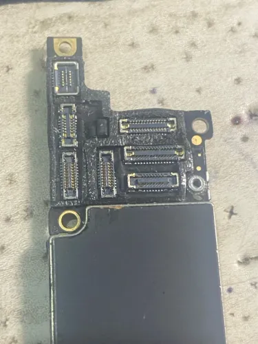 Placa  IPhone XR para uso de componentes 