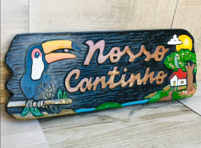 Placa entalhada em Madeira Decorativa 'Nosso Cantinho' 