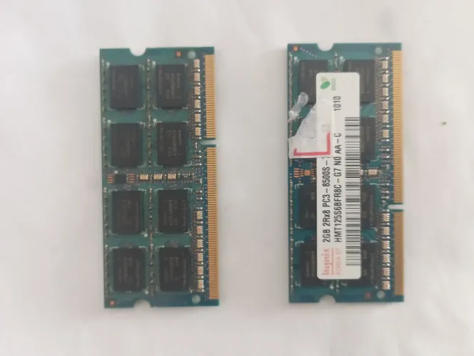 1 PAR de Pentes de Memória RAM (4GB) 2GB+2GB DDR3 1333MHz Hynix