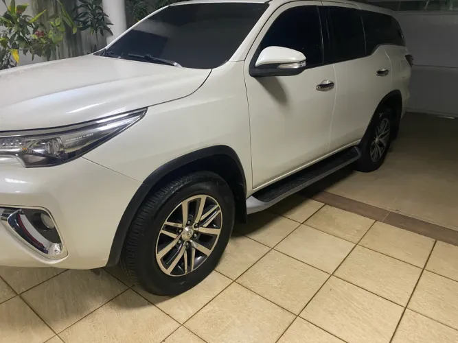 Toyota Hilux SW4 SRX 4X4 2.8 TDI 16V Dies. Aut. 2017