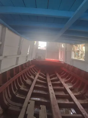 vendo esta canoa em perfeito estado, medindo 13 metros de comprimento, 2,60 de largura