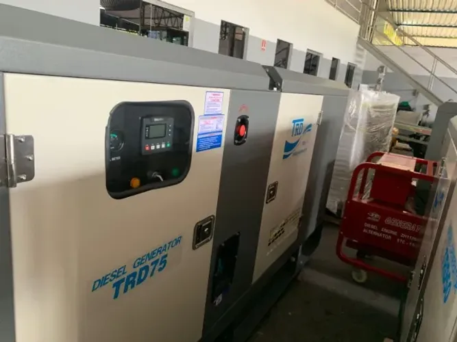 Grupo Gerador de 94KVA Cabinado, Silenciado e Automático