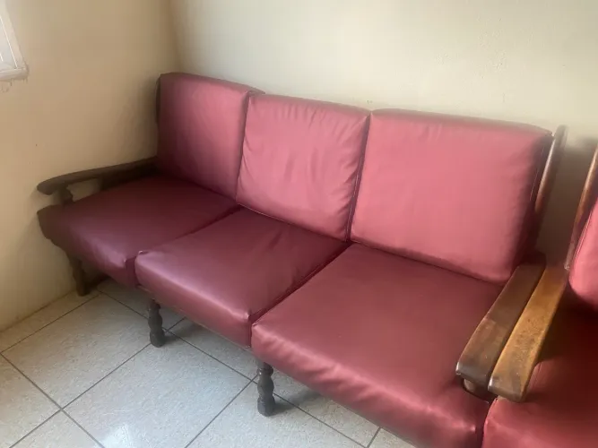  Conjunto de Sofá de Madeira Maciça - 3 lugares + 2 poltronas | Ótimo estado