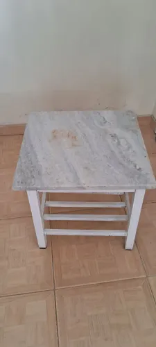 mesa de centro com tampo de mármore 